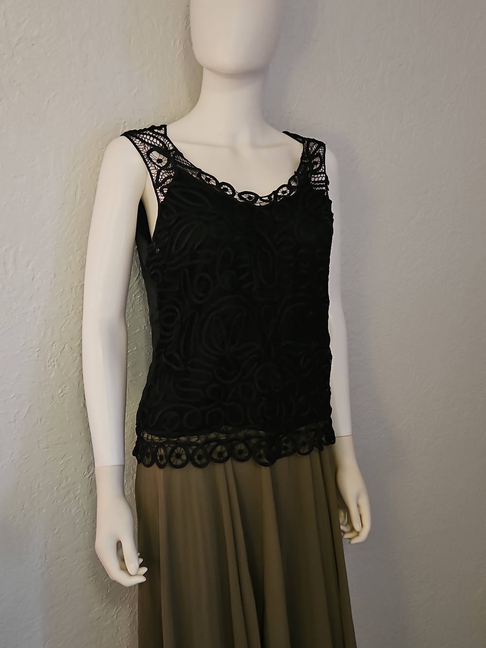 SOULMATES Black Silk Swirl Lace Overlay Sleeveless Top - Picture 2 of 8